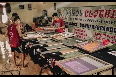 Proses Sablon Kaos ( BAYOL CLOTHING hide printing )