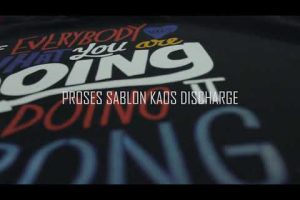 Proses Sablon Kaos Discharge atau Cabut Warna Dengan Kaos Polos Solop